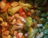 Foto del paso 3 de la receta: Mix de pollo con verduras y miel