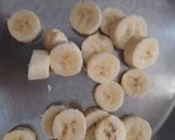A picture of step 2 of Banana pancakes.