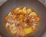 Foto langkah ke 5 dari resep Seafood Tumpah Pedas Manis.