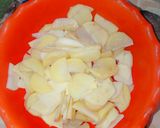 Foto langkah ke 1 dari resep Spanish Potato Omelette.