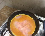 Foto del paso 1 de la receta: Tortilla de huevo en salsa roja