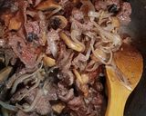 Foto langkah ke 4 dari resep Beef stroganoff.