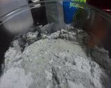 Foto del paso 2 de la receta: Mini quesadillas azules para botana rellenas de queso de chiva