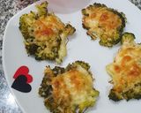 Foto del paso 7 de la receta: 🥦 Snack de brócoli con parmesano y salsa de alubias para dipear 🥣