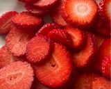 Foto del paso 7 de la receta: Pionono de manzana con top de chocolate y fresones de temporada