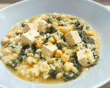 Foto del paso 2 de la receta: Arroz caldoso con espinacas, garbanzos y tofu