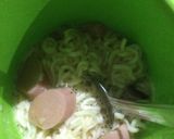 Foto langkah ke 3 dari resep Omlete mie gelas.