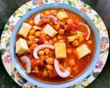 A picture of step 4 of Paneer Chole Curry.