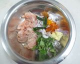 A picture of step 2 of Chicken Pakoda.