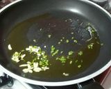 Foto del passaggio 2 della ricetta Aglio olio e peperoncino
