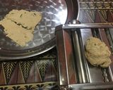 Foto langkah ke 2 dari resep Kue Bawang kesukaan keluarga.