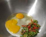 Foto langkah ke 2 dari resep Telur Ceplok 3 Saos.