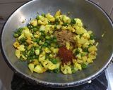 A picture of step 3 of Cauliflower mutter subji.