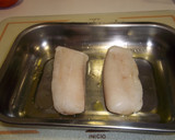 Foto del paso 2 de la receta: Merluza con toques de clavo y pimienta al horno