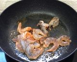 รูปขั้นตอนการทำที่ 5 ของ กุ้งหมูเด้งผัดน้ำมันหอย