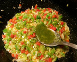 Foto del paso 8 de la receta: Champiñones rellenos de sofrito, y calabacines con aceite de ajos y pereji