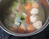 Foto langkah ke 4 dari resep Bakso Seafood sawi putih.