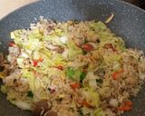 Foto langkah ke 8 dari resep Nasi goreng teri sawi putih.