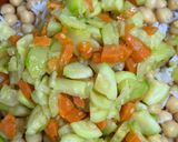 Foto del paso 3 de la receta: Ensalada de garbanzos, calabacín y zanahoria
