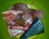 Foto langkah ke 1 dari resep Ikan masak kecap.