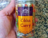 Foto del paso 1 de la receta: Chipirones frescos rellenos en salsa de cebolla y tikka curry