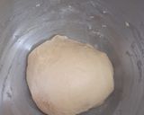 Foto langkah ke 2 dari resep Roti Melon Dorami.