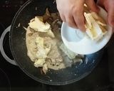 Une image de l'étape 8 de Farfalles bacon champignons sauce camembert.