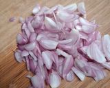 Foto langkah ke 1 dari resep Bawang Goreng Renyah (tanpa tepung).