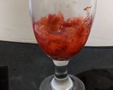 Foto langkah ke 3 dari resep Korean Strawberry 🍓 Milk.