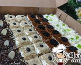 Foto langkah ke 3 dari resep KUE POTONG MOKA aneka topping.