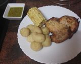 Foto del paso 9 de la receta: Contramuslos asados en freidora de aire con papas arrugas, piña y mojo verde