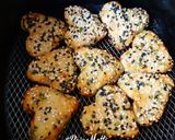 A picture of step 4 of Baked Bread Sesame Tikkis.