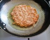 Foto del paso 2 de la receta: Tortitas de zanahoria y queso