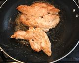Foto del paso 1 de la receta: Filetillos de pechuga a la mantequilla con papas negras