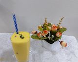 A picture of step 2 of Mango milk shake.
