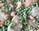 Foto del paso 6 de la receta: Cazuelita de rape y salmón con langostinos