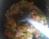 மீந்த சாதத்தில் வேஜ் பிரைட் ரைஸ்(veg fried rice recipe in tamil) ரெசிபி ஸ்டேப் 4 புகைப்படம்