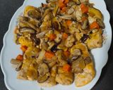 Foto del paso 5 de la receta: Centros y Ventresca de Merluza con Mix de Setas Salteadas