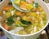 Foto langkah ke 3 dari resep Salmon Soup (lauk praktis).