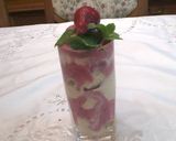 Foto del paso 6 de la receta: Copa helada con helado de mantecol y frutillas a la crema