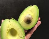 Foto del passaggio 1 della ricetta Avocado toast con uovo in camicia e menta