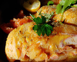 Foto del paso 2 de la receta: Pollo al Ast con Romero, tomillo, hierbabuena, perejil, clavo, 🍋 y especias Cajún