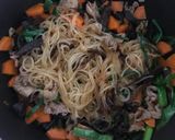 Foto del paso 5 de la receta Glass noodle con pasta de Tom Yum