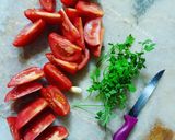 Une image de l'étape 1 de Salade de tomates marinées 🍅.