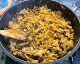 Une image de l'étape 16 de Nouilles aux crevettes et champignons au gingembre et curry.