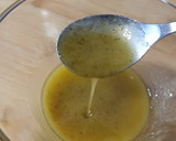 Foto del paso 3 de la receta: Vinagreta de ajo confitado