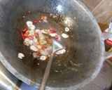 Foto langkah ke 3 dari resep Tumis kerang.