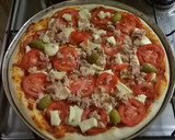 Foto del paso 13 de la receta: Pizza fácil y rápida de atún y cebollas caramelizadas
