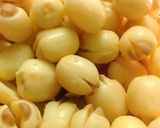 Hình bước làm 1 của món Chè hạt sen nhãn lồng