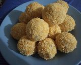 Foto langkah ke 2 dari resep Cheese Rice Ball.